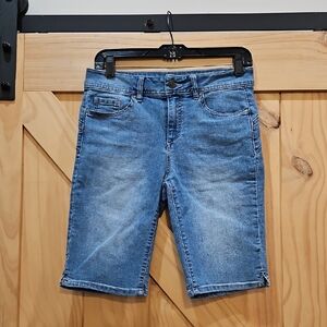 Miss Poured In Blue | Bermuda Shorts | Size 6